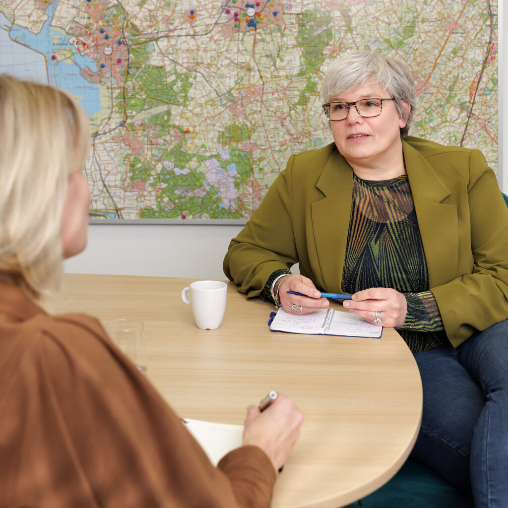 twee collega's in overleg2.jpg