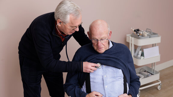 Oudere patient stethoscoop.jpg