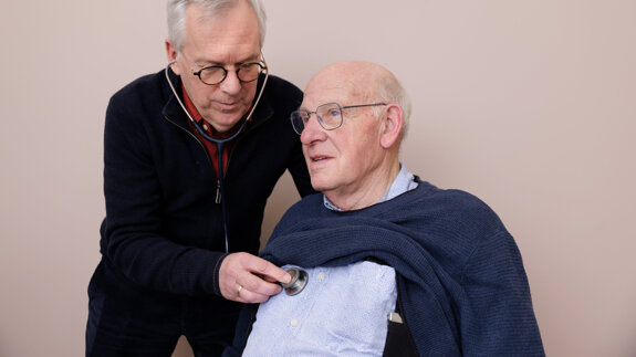 Oudere patient stethoscoop2.jpg