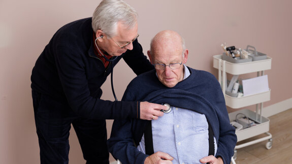 Oudere patient stethoscoop.jpg