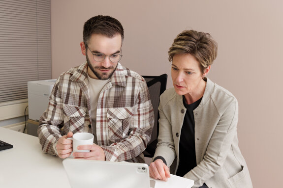 Collegiaal overleg twee huisartsen3.jpg