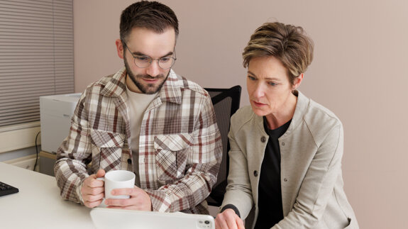 Collegiaal overleg twee huisartsen3.jpg